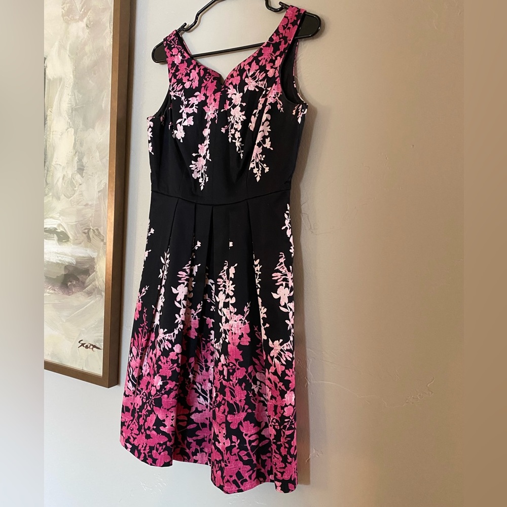 White House Black Market|4| NWT - Picture 2 of 8